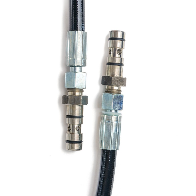 Шланг заправочный полиамидный с двумя заправочными головками для АГНКС, длина шланга 4000±150мм Шланг заправочный полиамидный с двумя заправочными головками для АГНКС, длина шланга 4000±150мм