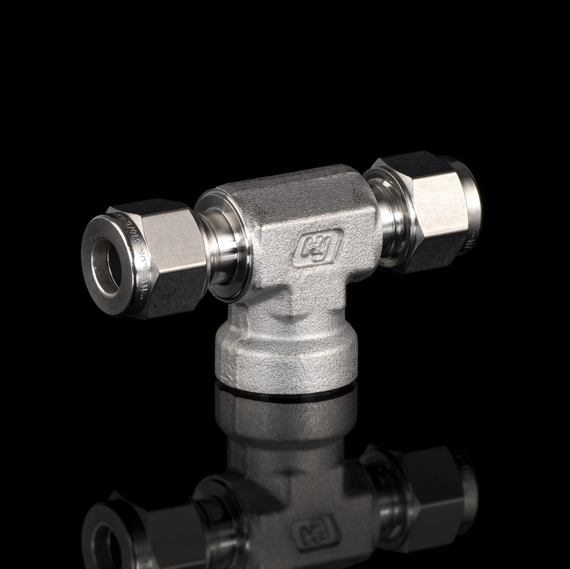 Тройник с внутренней резьбой с отводом по ответв из нержавеющей стали 8мм